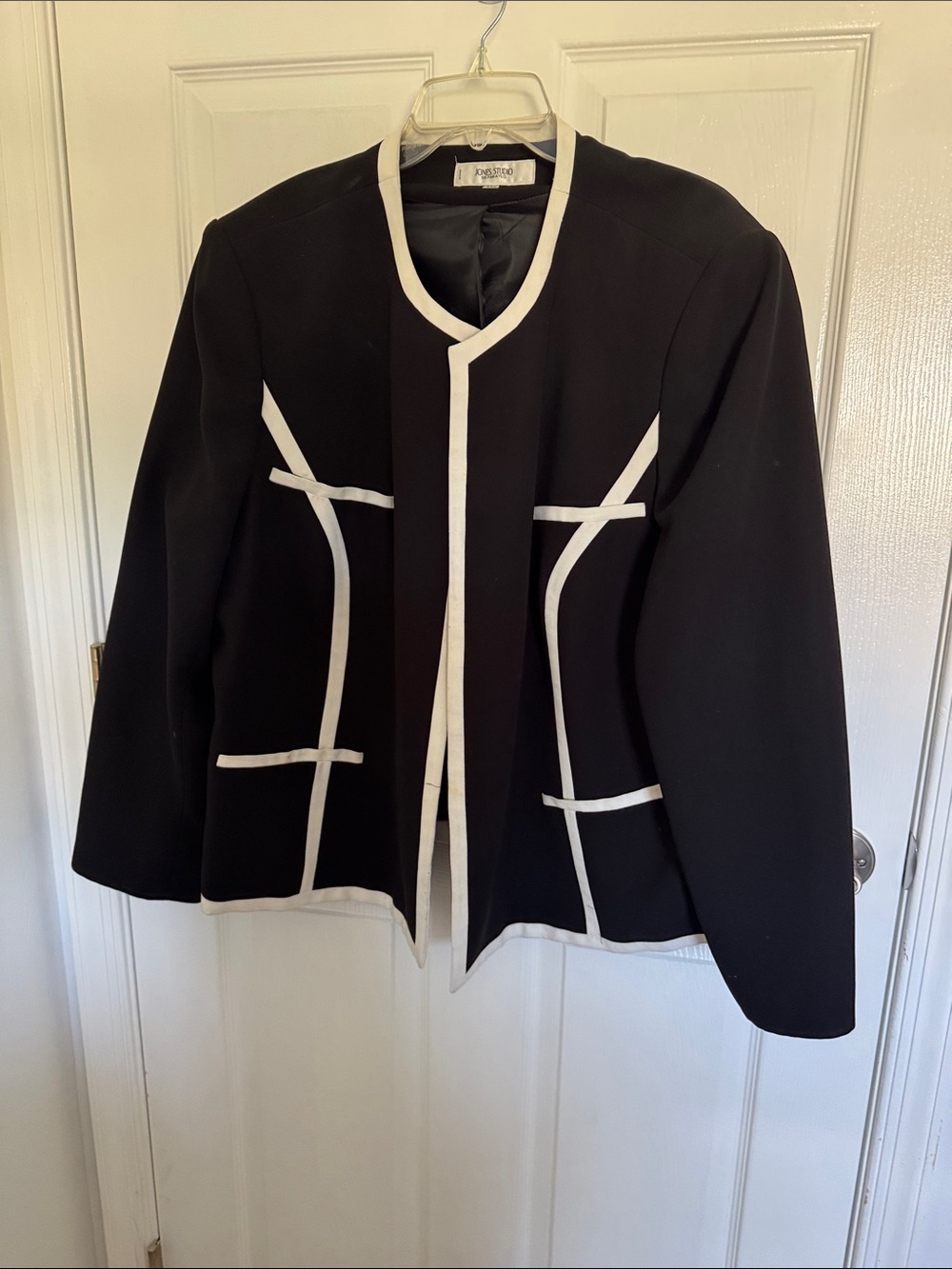 Jones Studio Black Blazer with White Trim - Open-Front Contrast Jacket